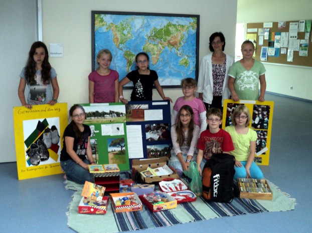 Flohmarkt von Kindern in der Grundschule Süd-Ost in der letzten Schulwoche