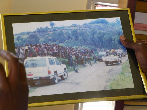 Tutsi vor dem Überfall durch Hutu, auf dem jetzt die Gedenkstätte steht