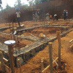 Die Arbeiten am Fundament des Komuniti-Centers