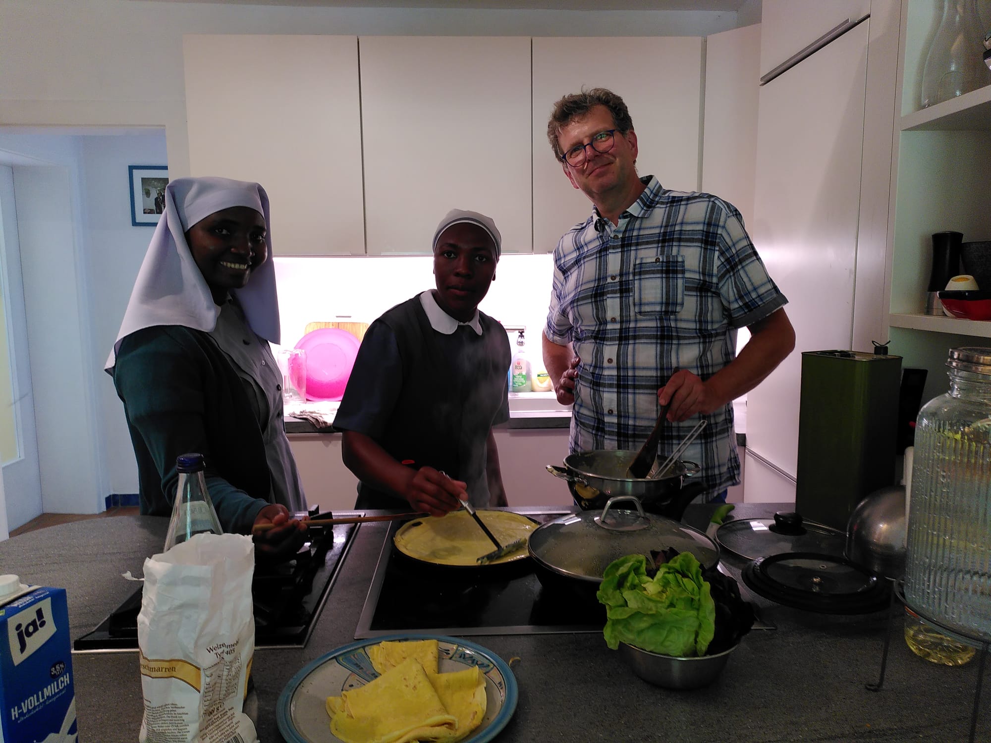 Beim Pfannkuchenbacken